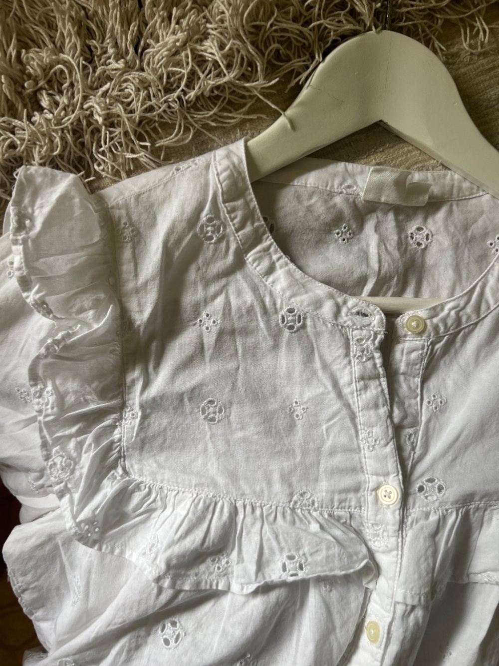 GAP Victorian Eyelet White Button-up shirt | XS Petite 100% Cotton - Picture 4 of 4
